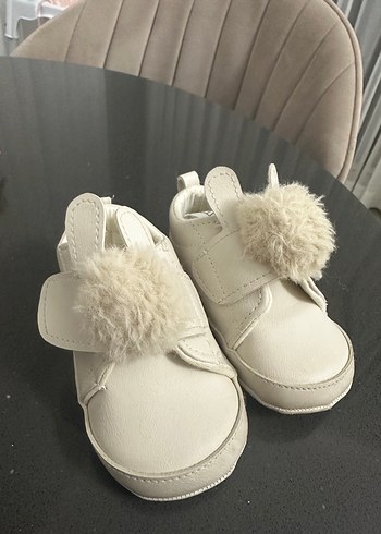 Kız Bebek Beyaz Kürk Detaylı İlk Adım Ayakkabısı