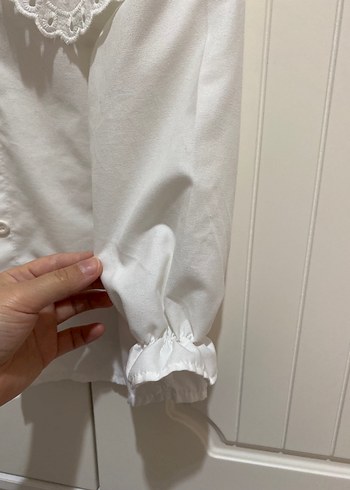 Zara Nakışlı Yakalı Beyaz Kız Bluzu