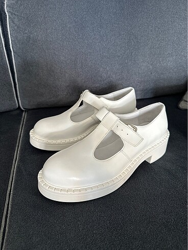 Beyaz Loafer