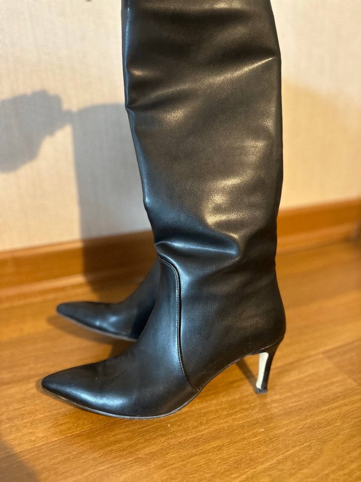 Siyah Çizme - Görsel 2