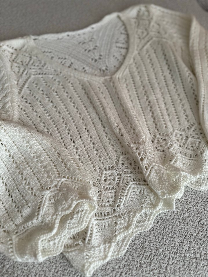 Nakışlı Beyaz Örgü Kazak - Görsel 2