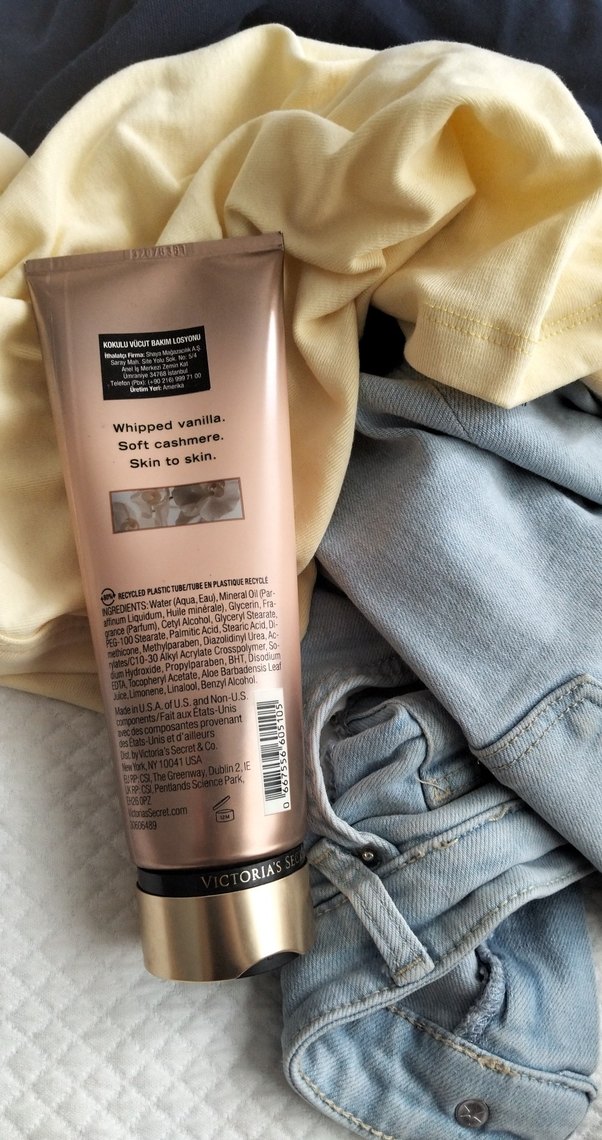 Victoria's Secret Bare Vanilla Vücut Losyonu 236 ml - Görsel 2