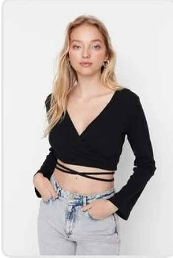 Siyah fitilli kruvaze crop örme bluz