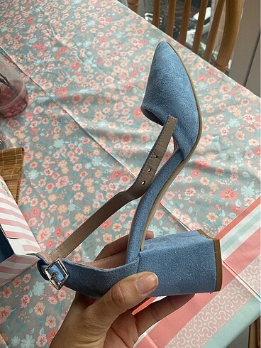 39 Beden Hic giyilmemis kalin topuklu stiletto