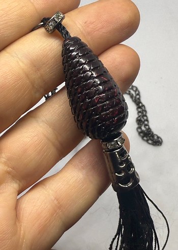 Yılan Desenli Siyah Püsküllü Uzun Kolye - Görsel 3