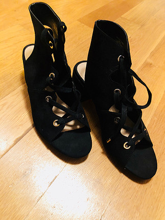 Siyah Süyet Topuklu Ayakkabı 
