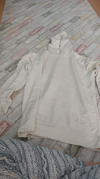 Sweetshirt