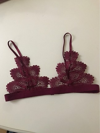 Dantel, L beden , bordo renk kadın fantezi sütyen.