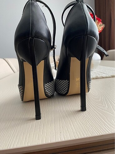 Diğer Siyah Stiletto