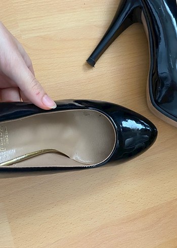 Kadın Siyah Parlak Stiletto Topuklu Ayakkabı - Görsel 4