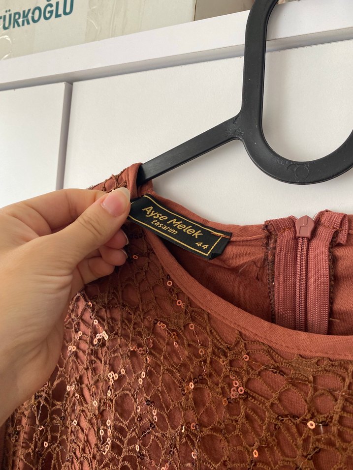 Uzun Kahverengi Dantel Kadın Elbise - Görsel 4