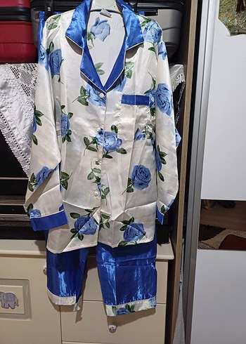 m Beden Diger Mavi Çiçekli Uzun Kollu Kadın Pijama