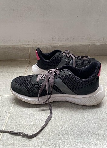 37 Beden siyah Renk Kinetix spor ayakkabı