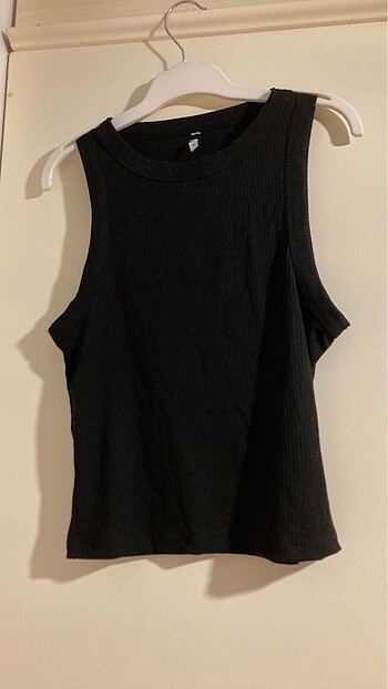 Siyah Crop