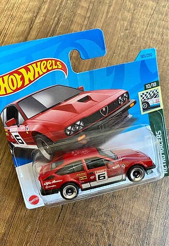  Beden Hot Wheels Alfa Romeo GTV6 3.0