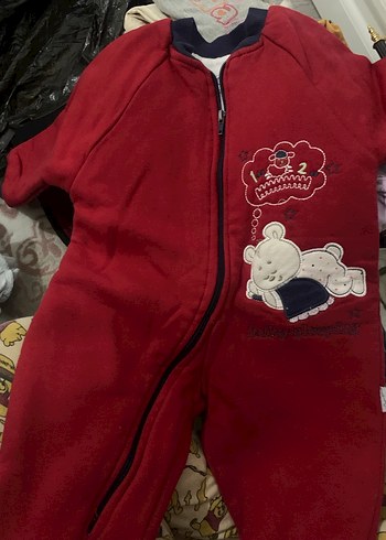 Kızaklı Baskılı Kırmızı Bebek Tulumu - Görsel 2