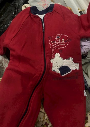 Kızaklı Baskılı Kırmızı Bebek Tulumu - Görsel 5