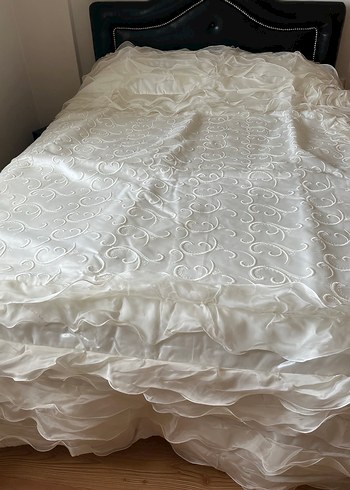 İşlemeli Beyaz Yatak Örtüsü - Görsel 3