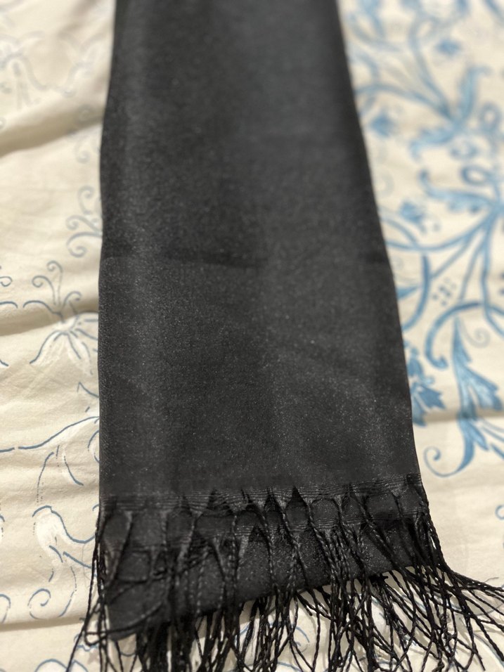 Siyah Dökümlü Kadın Şal - Görsel 3