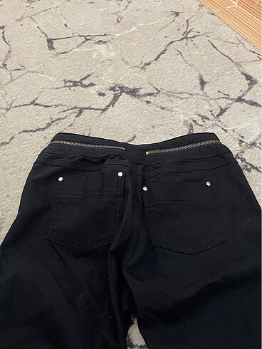 29 Beden siyah Renk Pantolon