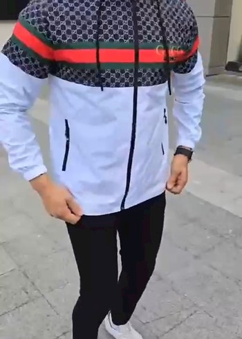 Kapüşonlu Beyaz Baskılı Erkek Yağmurluk