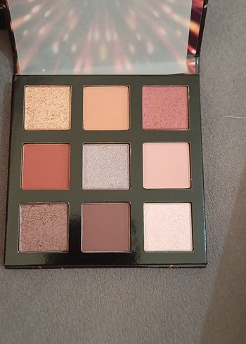 Krem ve Koyu Tonlarda Far Paleti - Görsel 2