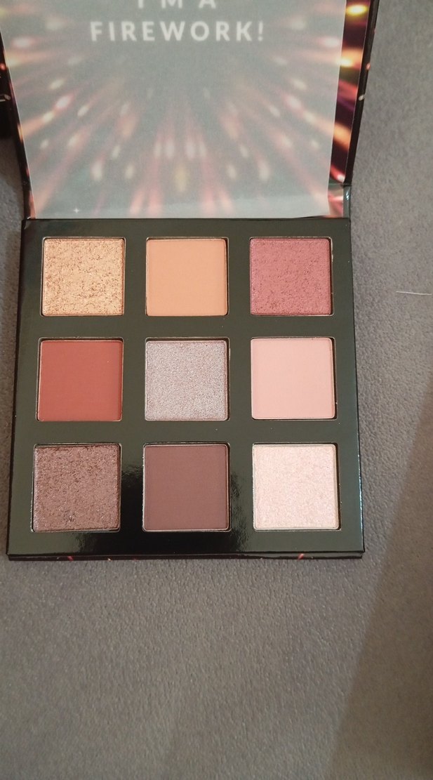 Krem ve Koyu Tonlarda Far Paleti - Görsel 2