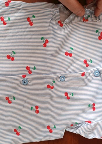 Kısa Kollu, Düğmeli Kiraz Desenli Bebek Kız Takımı - Görsel 3