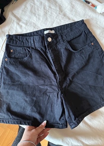 Kadın Siyah Düğmeli Midi Denim Şort - Görsel 2