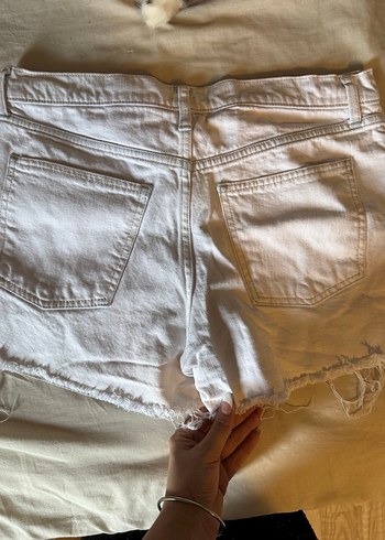 Beyaz Kadın Mini Denim Şort - Görsel 3