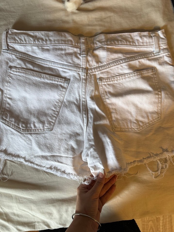 Beyaz Kadın Mini Denim Şort - Görsel 3