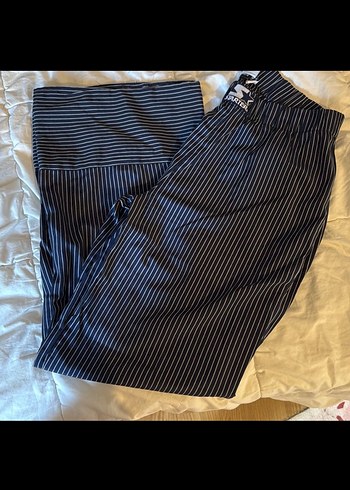 Mavi Çizgili Kadın Kısa Kumaş Pantolon - Görsel 2