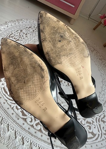 39 Beden Fiyonklu Siyah Stiletto Topuklu Ayakkabı
