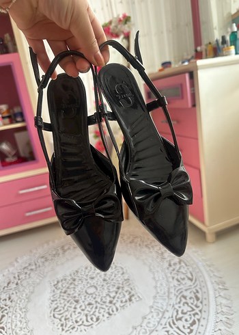 Fiyonklu Siyah Stiletto Topuklu Ayakkabı