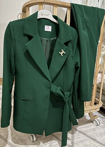 Zara Zumrut Yesili Siklik Kemerli Blazer Pantolon Takim