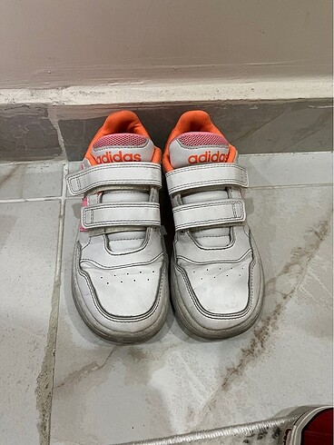 Adidas spor ayakkabı