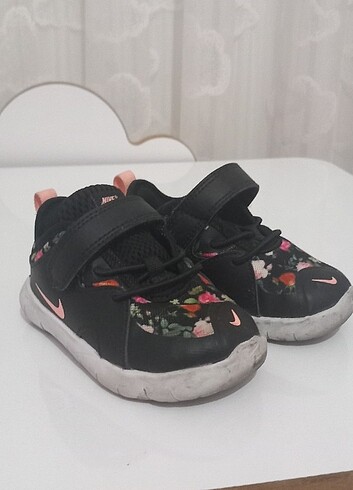 22 Beden Nike Spor Ayakkabı 