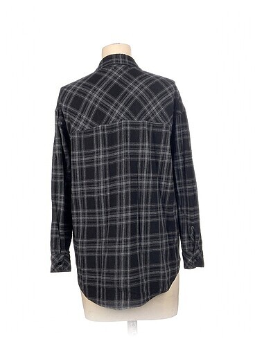 s Beden Pull and Bear Gömlek %70 İndirimli.