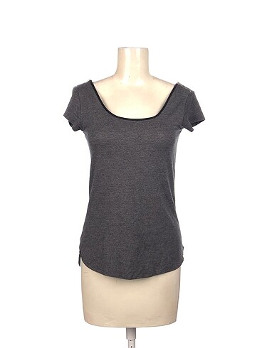 Stradivarius T-shirt %70 İndirimli.
