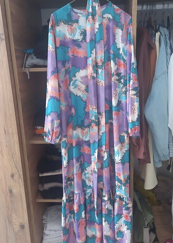 Mango saten batik renkli elbise