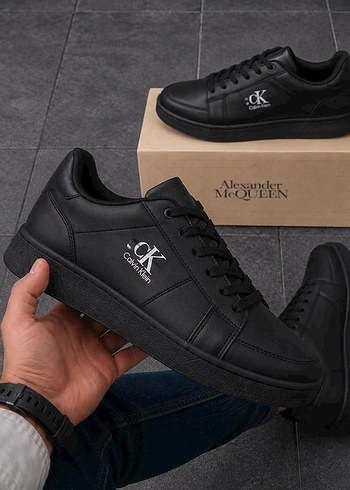 Calvin Klein Siyah Deri Sneaker Siklik Ve Rahatlik Bir Arada
