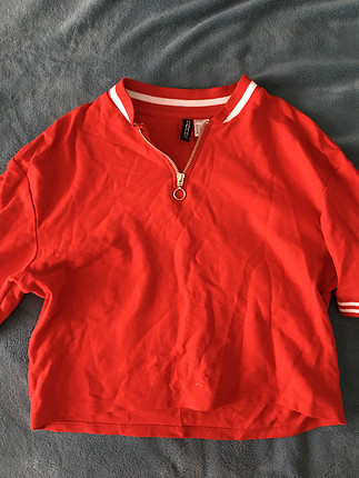 h&m kırmızı fermuarlı tişört