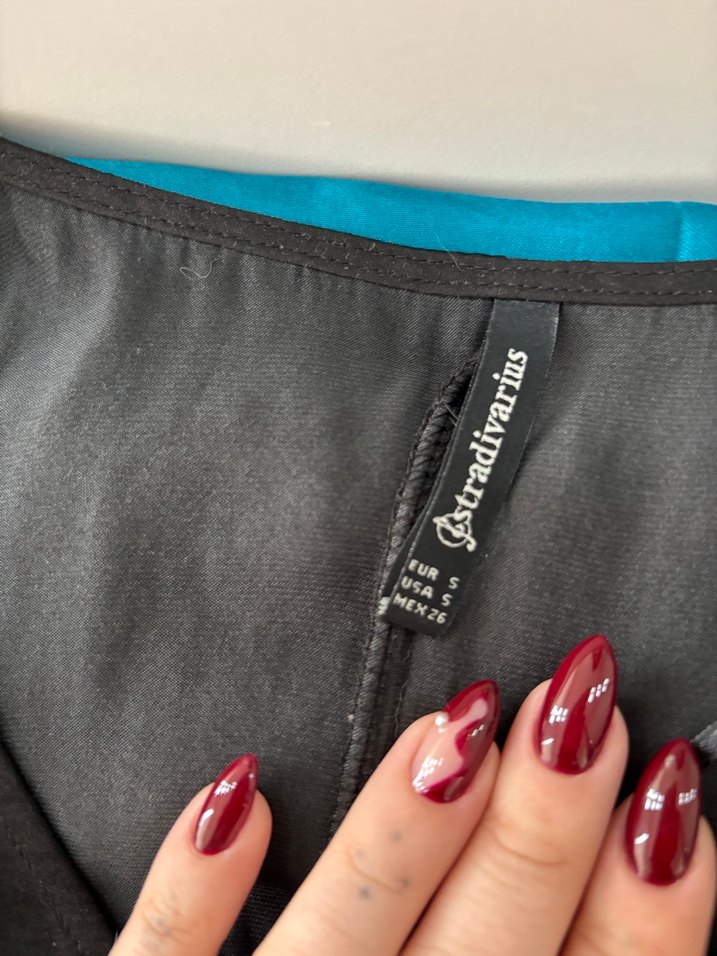 Stradivarius Siyah Saten Görünümlü Tulum DEFO - Görsel 4