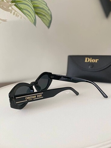 Dior CHRISTIAN DIOR