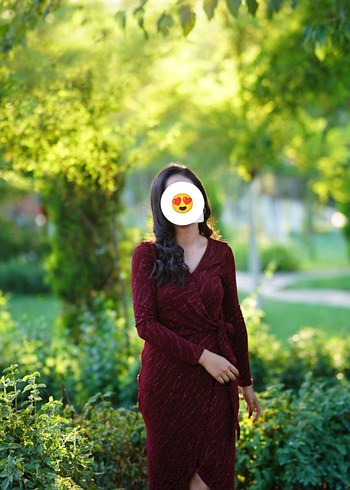 Bordo Parlak Yılan Desenli V Yakalı Uzun Elbise - Görsel 5