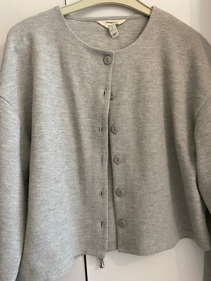 Gri Düğmeli Kadın Hırka - Görsel 3