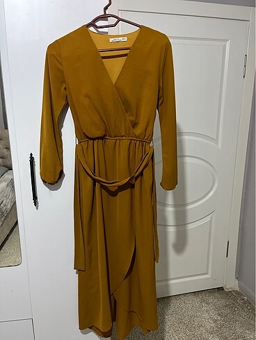 koyu hardal sarisi elbise yirtmacli - Görsel 5
