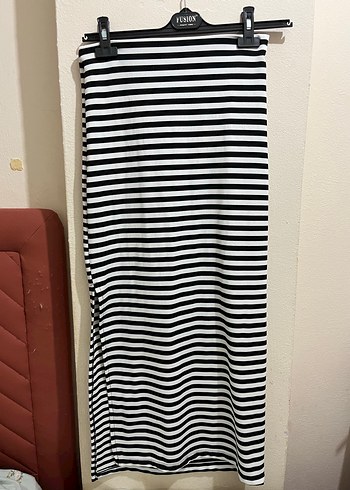 Çizgili Yırtmaçlı Uzun Kadın Etek - Görsel 2