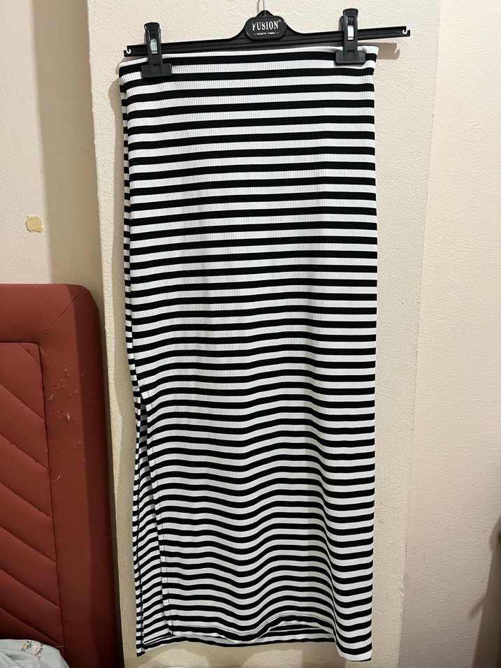 Çizgili Yırtmaçlı Uzun Kadın Etek - Görsel 2