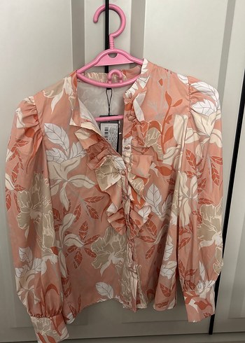 Pembe Çiçek Desenli Fırfırlı V Yaka Kadın Gömlek